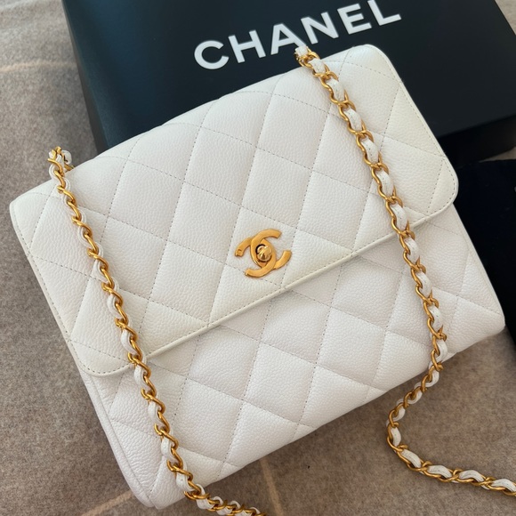Chanel Caviar Jumbo Square with 24k Gold Hardware - Picture 3 of 13